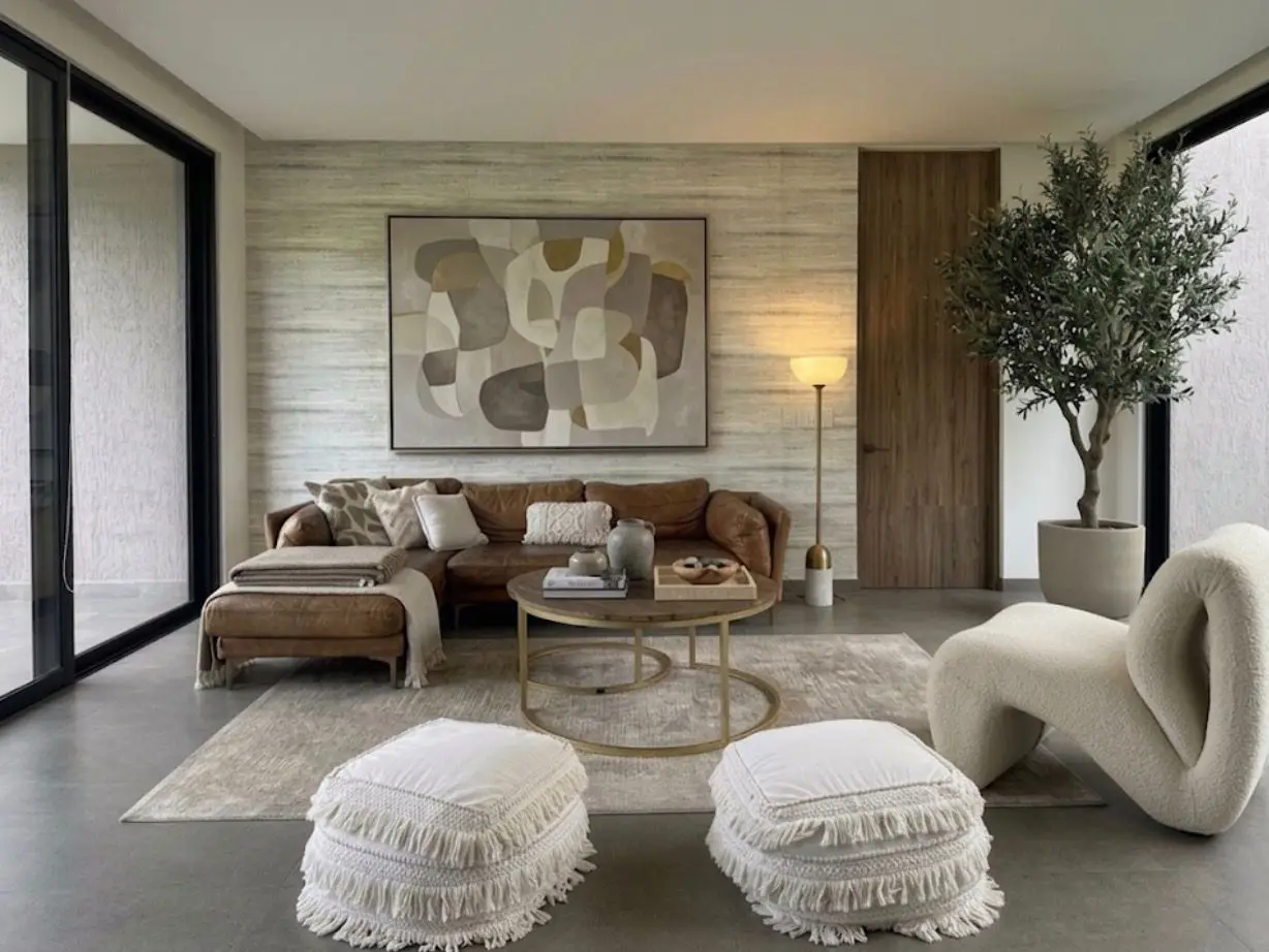 Estudio o sala de estar privada con obra de arte